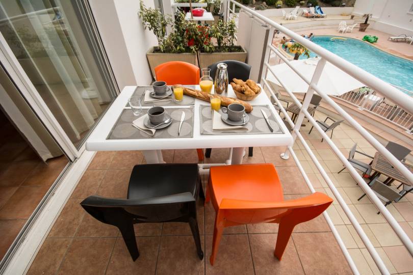 Petit déjeuner sur balcon